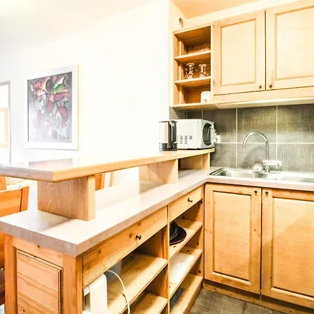 Sunny Two Bedroom With Mountain Views 아파트 플랜