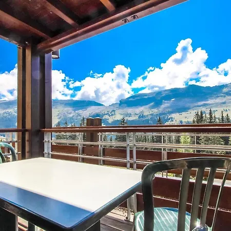 Sunny Two Bedroom With Mountain Views