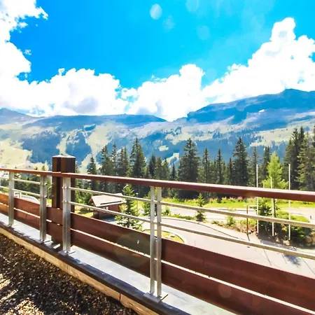 Sunny Two Bedroom With Mountain Views *