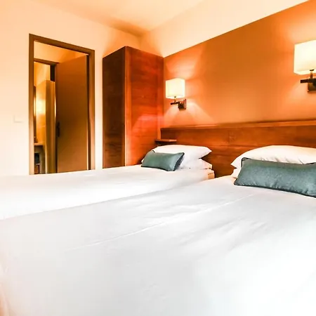 Sunny Two Bedroom With Mountain Views 아파트 *