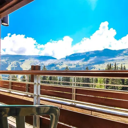 Sunny Two Bedroom With Mountain Views