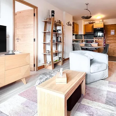 Sunny Two Bedroom With Mountain Views *