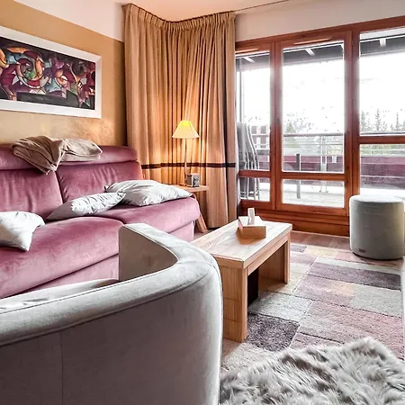 Sunny Two Bedroom With Mountain Views