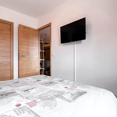 아파트 Sunny Two Bedroom With Mountain Views