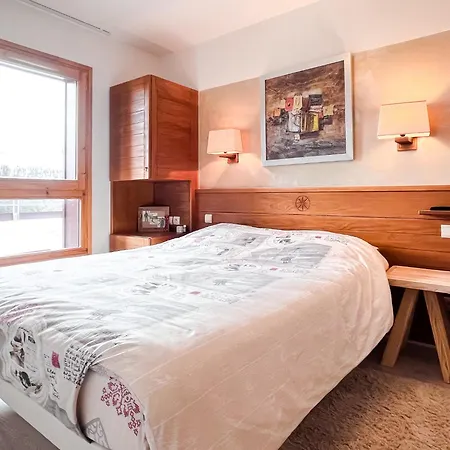 Sunny Two Bedroom With Mountain Views *
