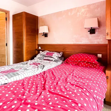Sunny Two Bedroom With Mountain Views 플랜